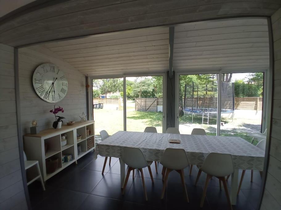 Holiday home Agreable Maison Piscine Chauffee Et A *